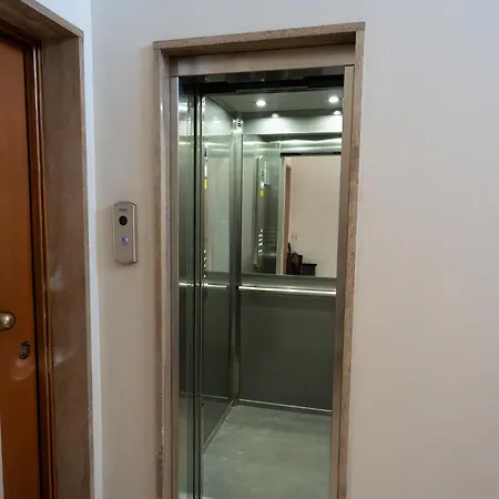 Heaven 11 Design Con Vista Castello E Garage Box Appartement