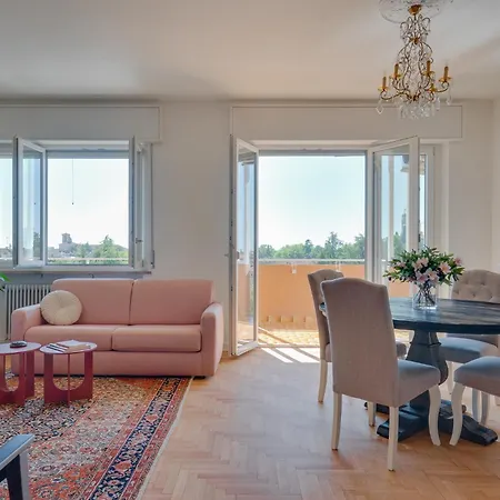 Heaven 11 Design Con Vista Castello E Garage Box * Udine