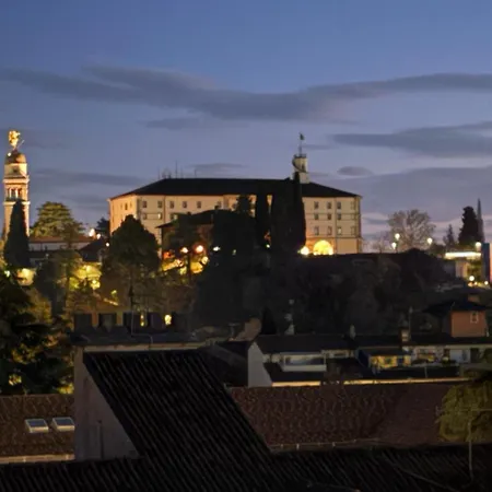 Heaven 11 Design Con Vista Castello E Garage Box アパート