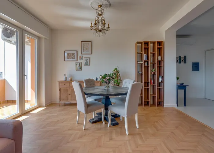 Heaven 11 Design Con Vista Castello E Garage Box شقة